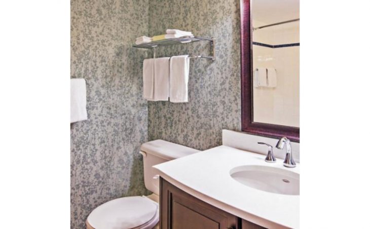 Holiday Inn Express & Suites in Tremblant , Canada image 7